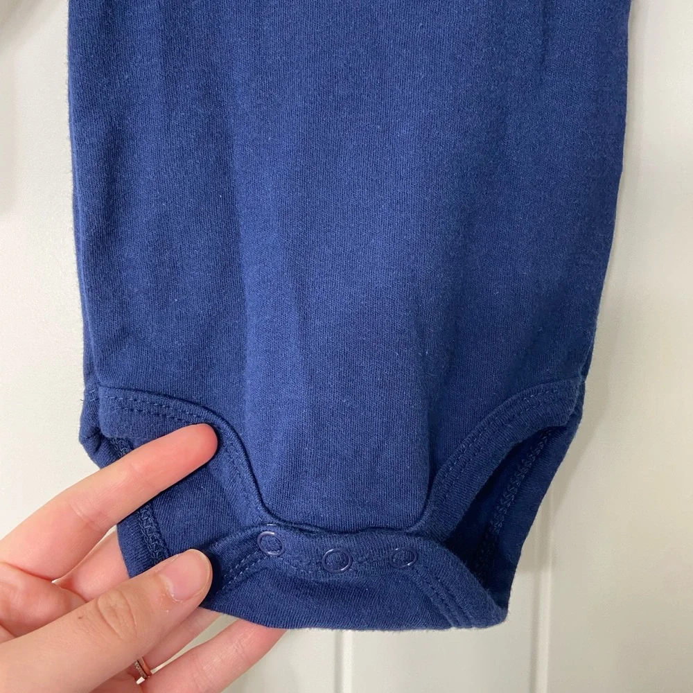 EUC Perry Ellis‎ baby unisex navy blue plaid pocket long sleeve onesie 3 months